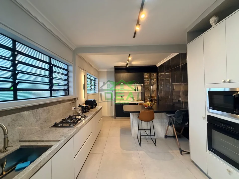 Casa Térrea para Venda na Lapa, 3 dorm(s), 3 suite(s), 4 vaga(s), 276 m²AC e 592AT