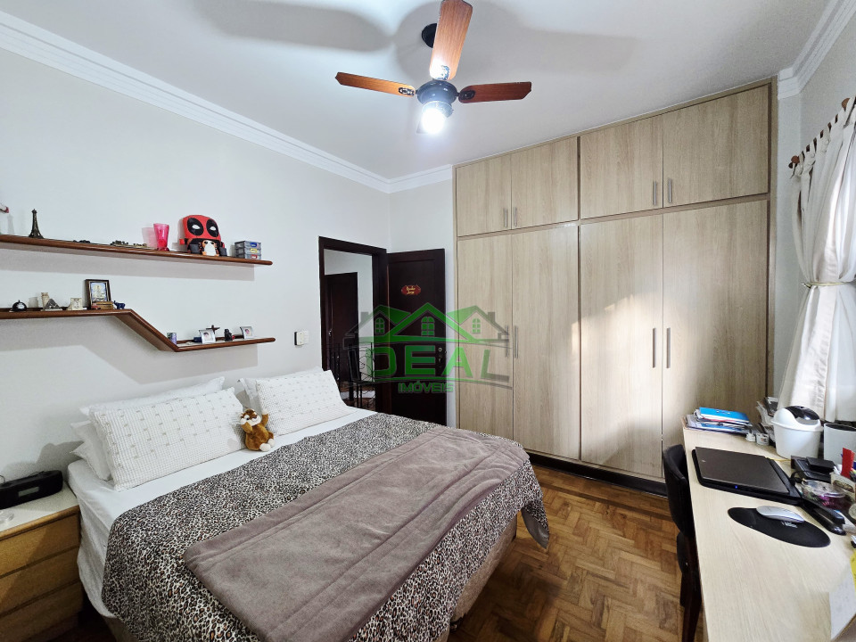 Imagens do imóveis Casa Térrea para Venda na Lapa, 4 dorm(s), 2 suite(s), 7 vaga(s), 500 m²AC e 710AT