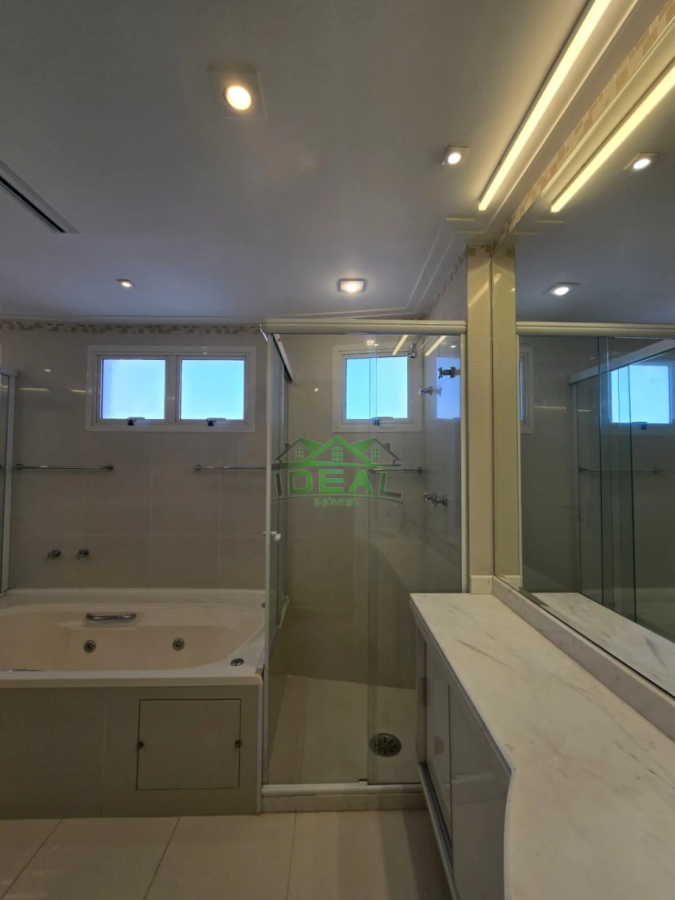 Imagens do imóveis Apartamento à venda no Alto da Lapa, com 366m² e uma unidade por andar