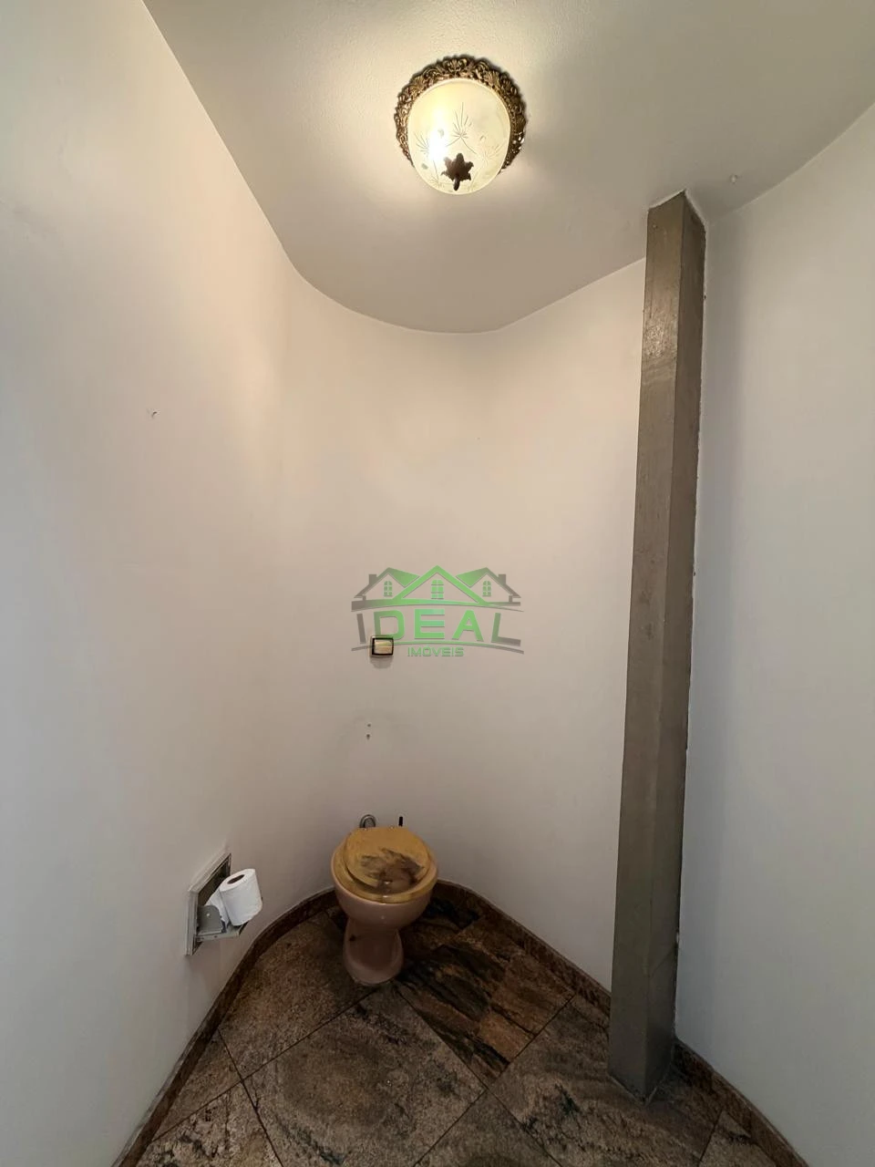 Casa para Venda no Alto de Pinheiros, 5 Dorms sendo 2 Suítes, 6 Vagas e Piscina