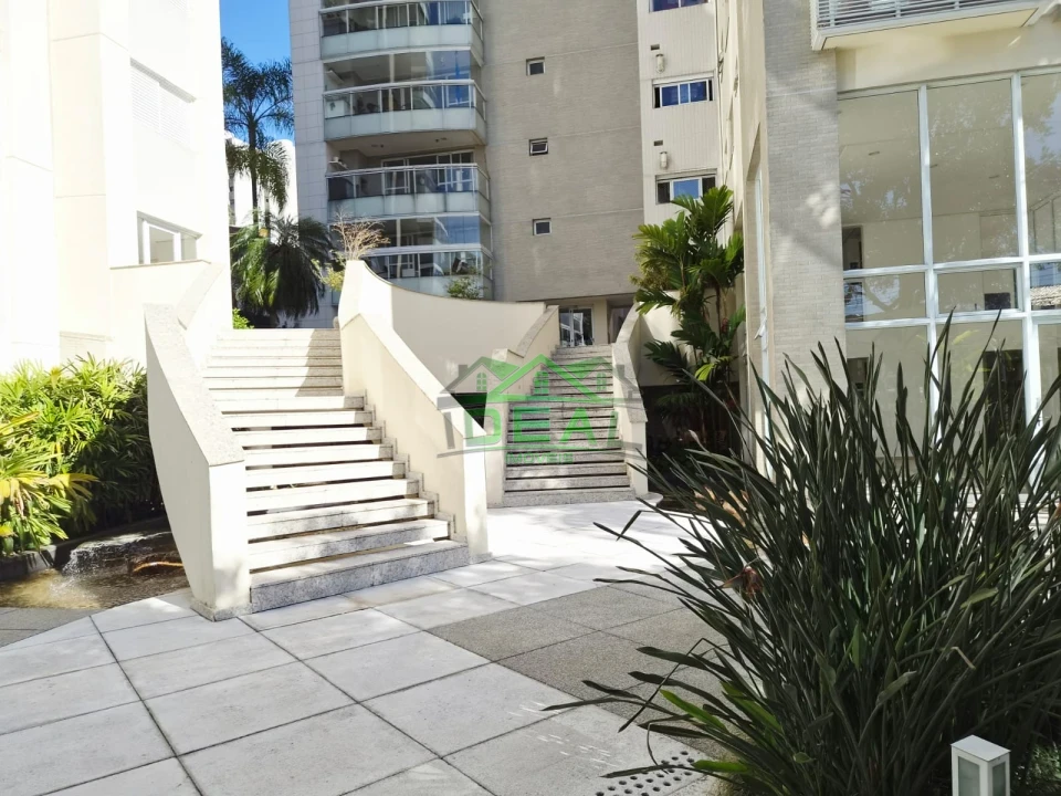 Apartamento a venda com 3 Suítes, armários embutidos, 3 vagas de garagem