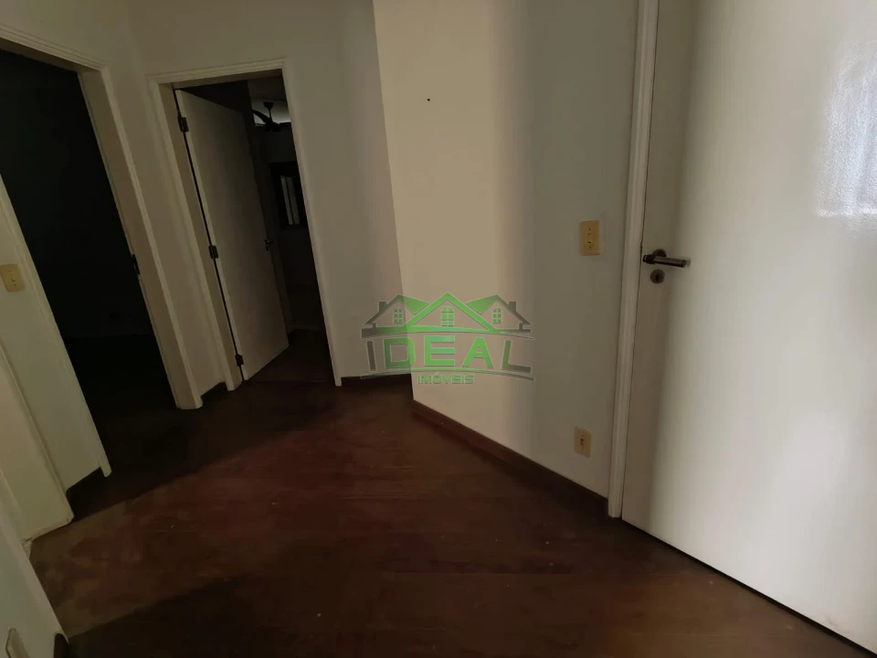 Apartamento a venda, Excelente Localização, 3 Dormitórios sendo 1 suíte, 2 vagas de garagem