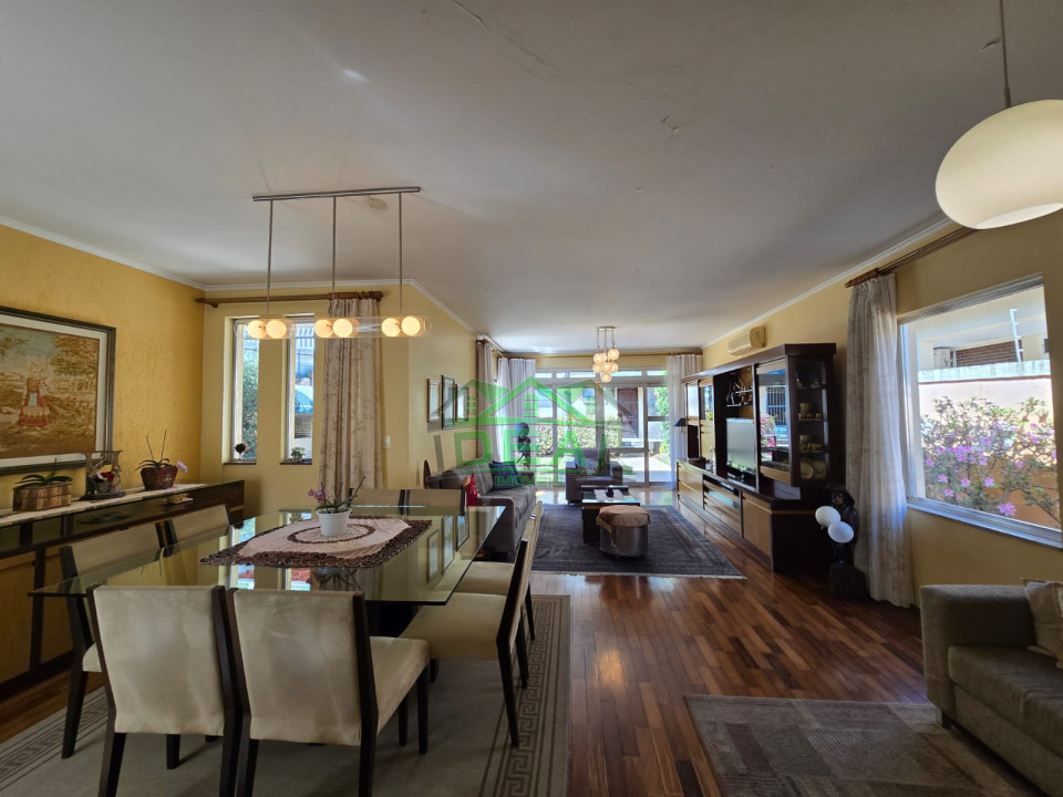 Casa à venda no Alto da Lapa, com possibilidade de uso residencial e comercial