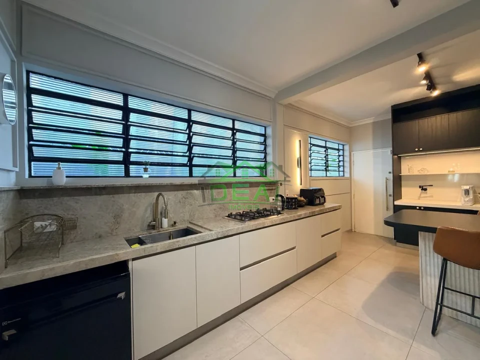 Casa Térrea para Venda na Lapa, 3 dorm(s), 3 suite(s), 4 vaga(s), 276 m²AC e 592AT