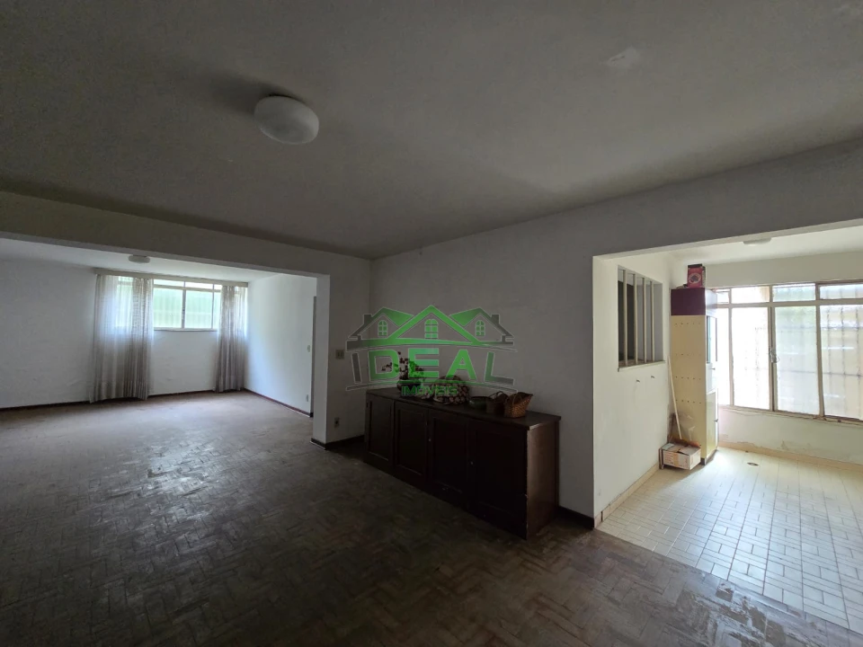 Casa Térrea disponível para Venda, com possibilidade de uso comercial ou residencial, localizada na Lapa.