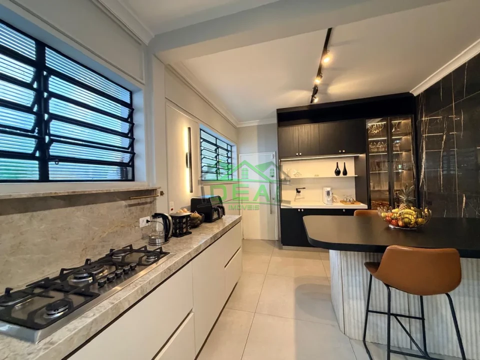 Casa Térrea para Venda na Lapa, 3 dorm(s), 3 suite(s), 4 vaga(s), 276 m²AC e 592AT