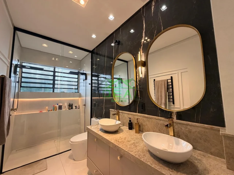 Casa Térrea para Venda na Lapa, 3 dorm(s), 3 suite(s), 4 vaga(s), 276 m²AC e 592AT