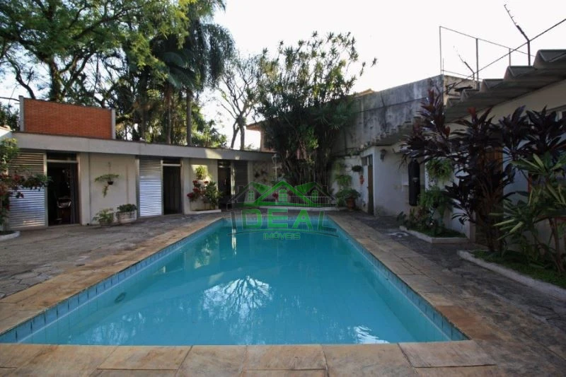 Casa para Venda no Alto de Pinheiros, 5 Dorms sendo 2 Suítes, 6 Vagas e Piscina