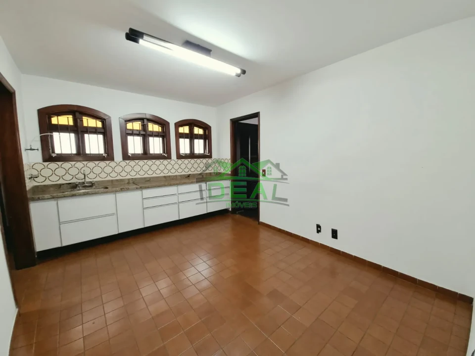 Casa Térrea para Locação com Dormitórios virando para piscina.