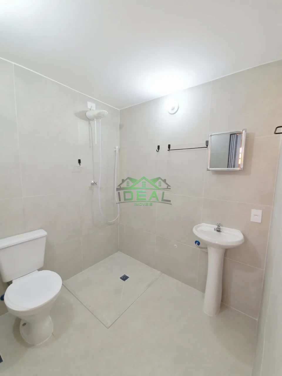 Sobrado para Locação com 3 dormitórios sendo 1 suíte , 2 vagas