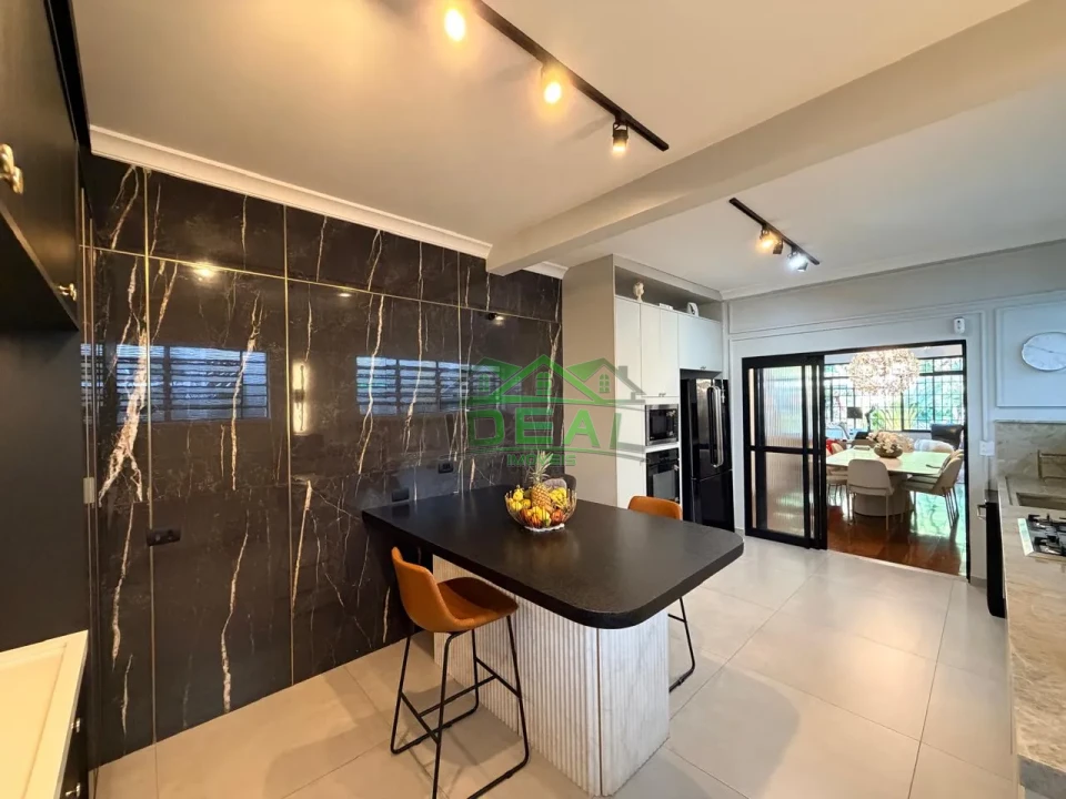Casa Térrea para Venda na Lapa, 3 dorm(s), 3 suite(s), 4 vaga(s), 276 m²AC e 592AT