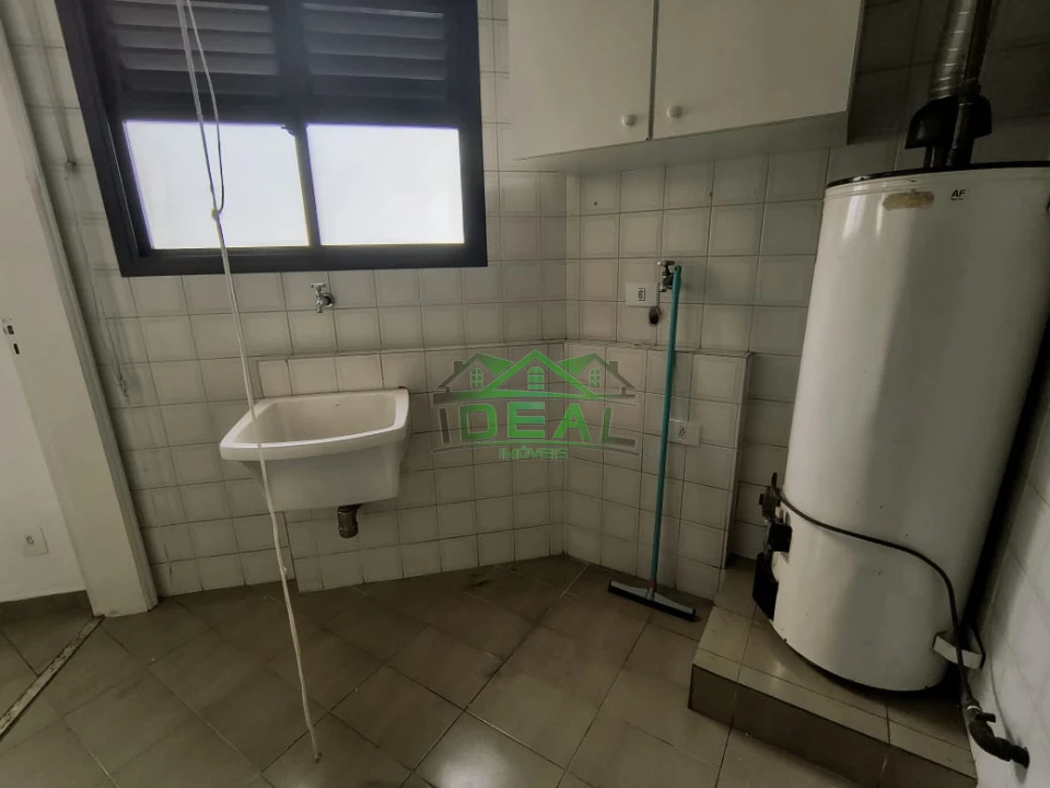 Apartamento a venda. Excelente localização. 3 Dormitórios sendo 1 suíte, 2 vagas