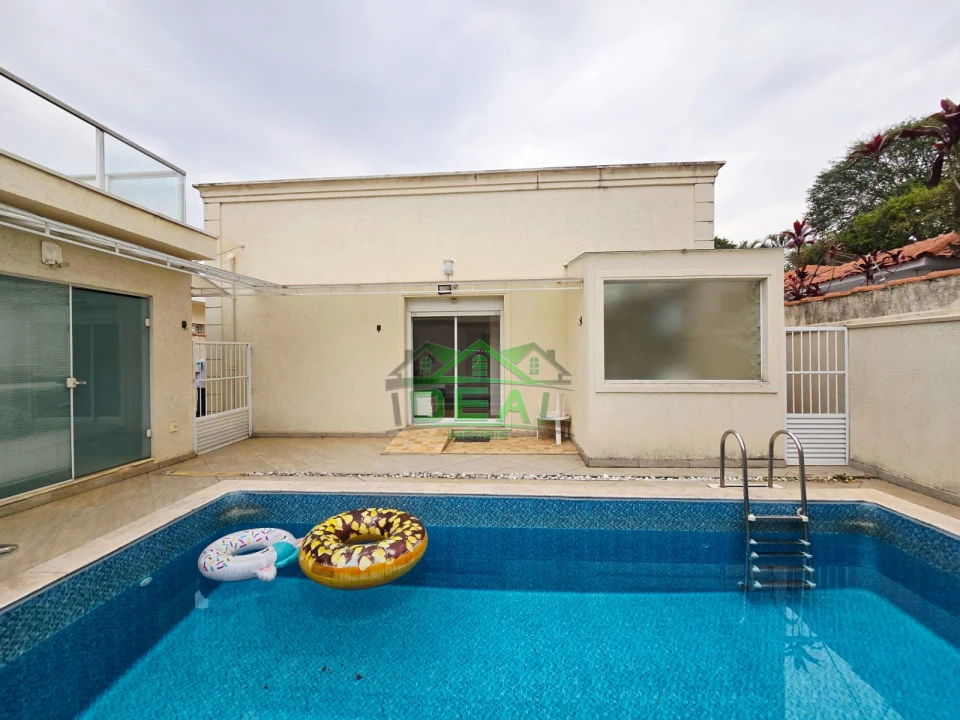 Casa Térrea Reformada na City Lapa, 4 Suítes, 6 Vagas, Piscina e Churrasqueira