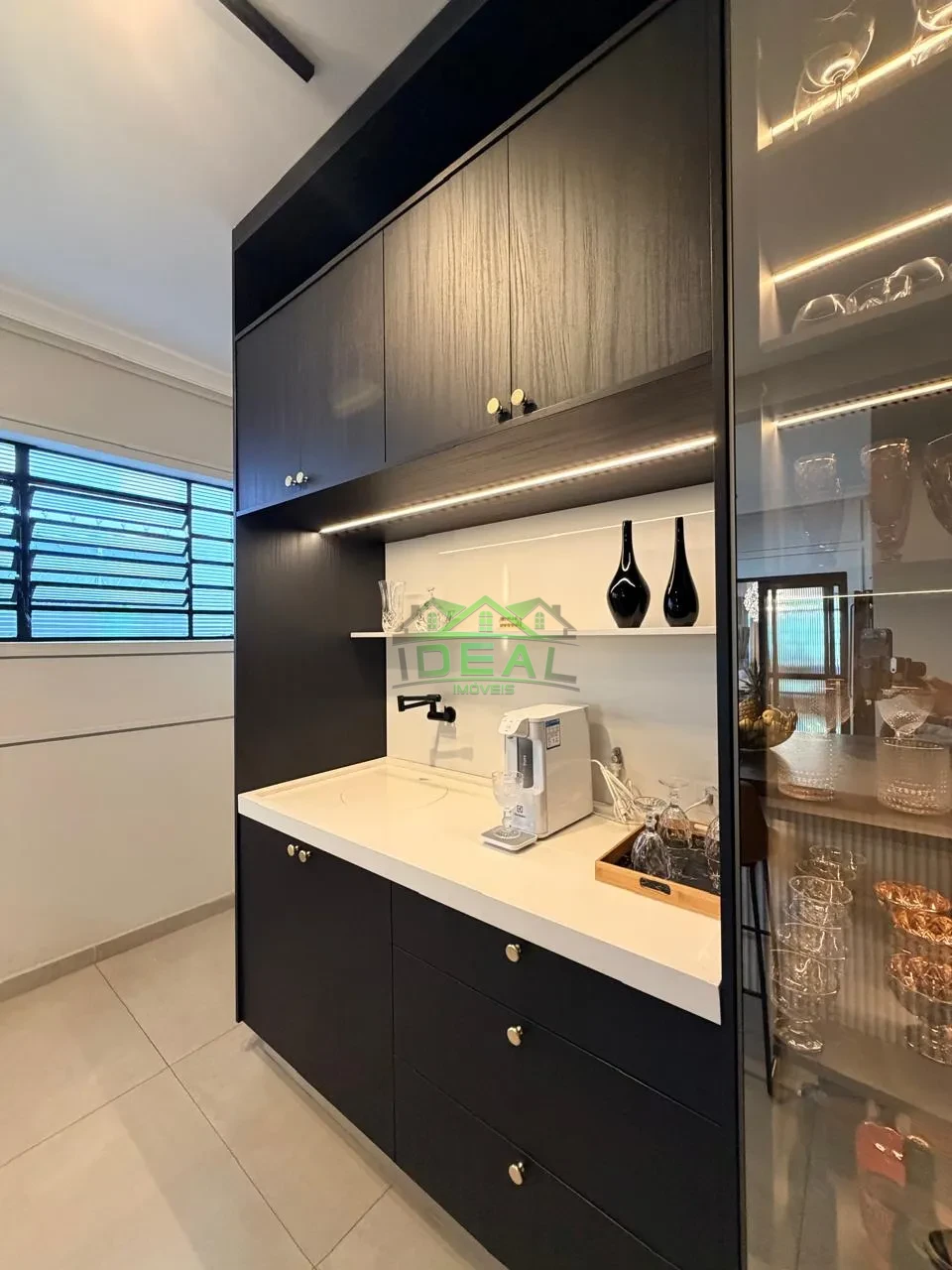 Casa Térrea para Venda na Lapa, 3 dorm(s), 3 suite(s), 4 vaga(s), 276 m²AC e 592AT