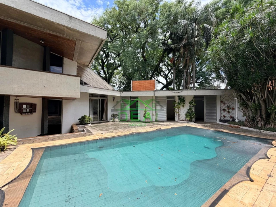 Casa para Venda no Alto de Pinheiros, 5 Dorms sendo 2 Suítes, 6 Vagas e Piscina