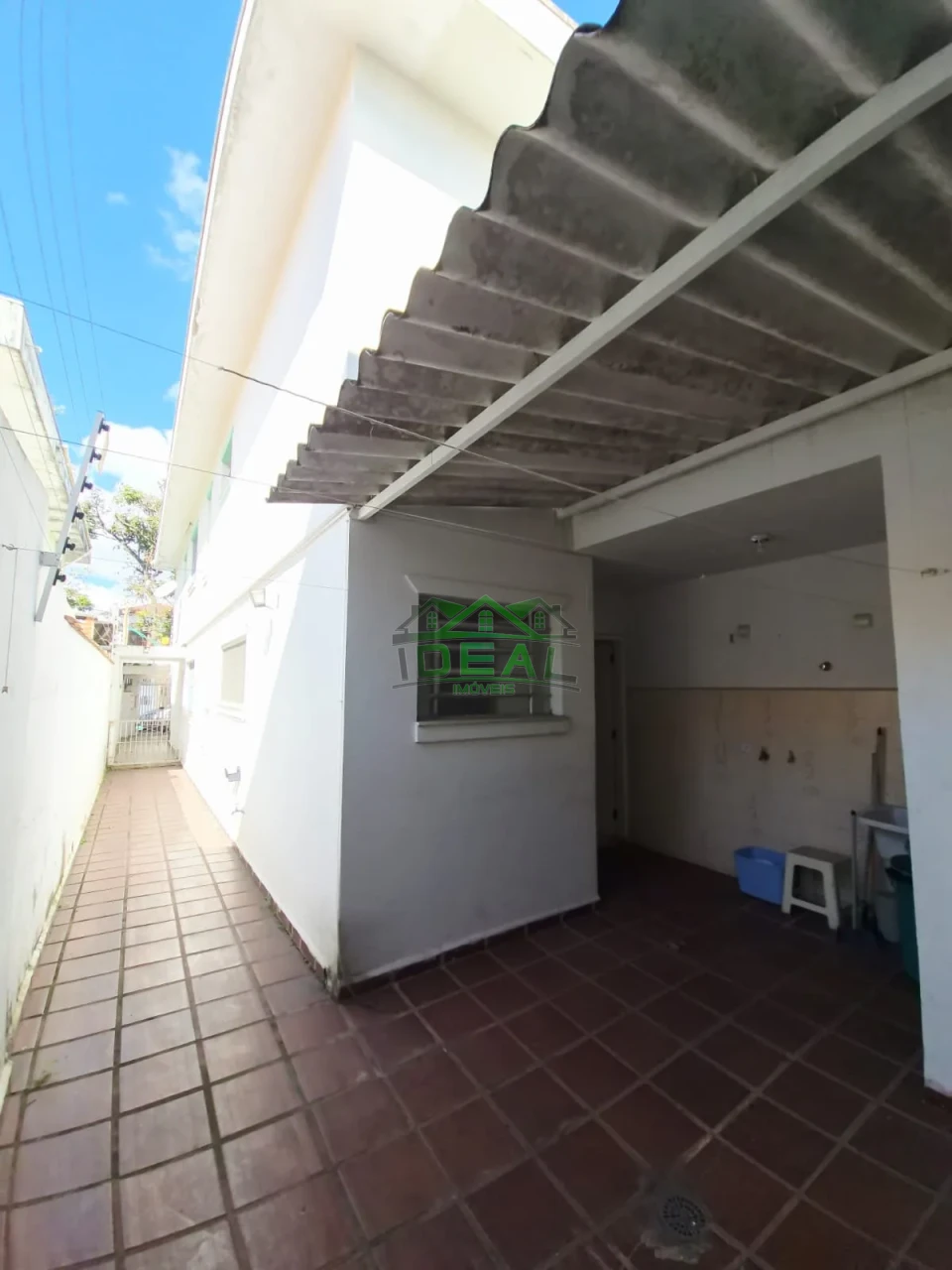 Sobrado a venda , 3 dormitórios sendo 1 suíte com varanda, 2 vagas de garagem