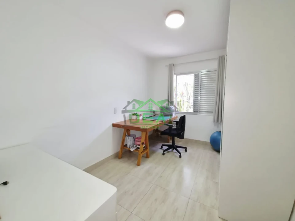 Casa Térrea a Venda- 4 Dormitórios sendo 1 suíte-2 vagas de garagem