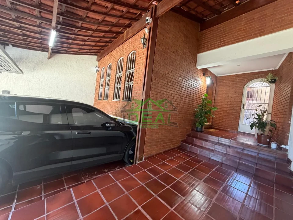 Sobrado Amplo e Completo | 2 Suítes e 3 Vagas