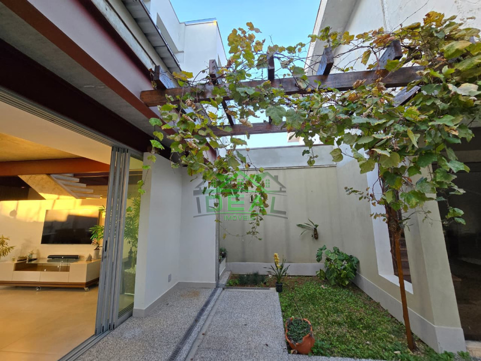 Nova casa de arquiteto à venda no Alto da Lapa!