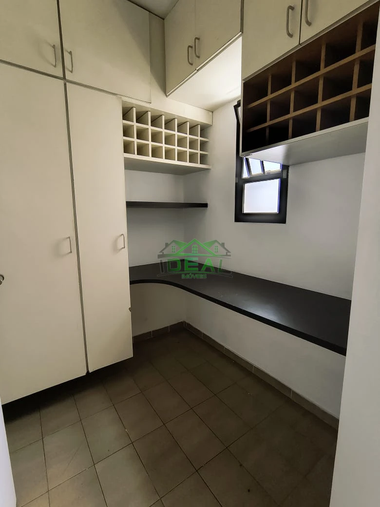 Apartamento a venda. Excelente localização. 3 Dormitórios sendo 1 suíte, 2 vagas