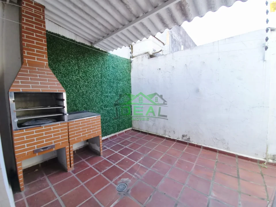 Sobrado a venda , 3 dormitórios sendo 1 suíte com varanda, 2 vagas de garagem