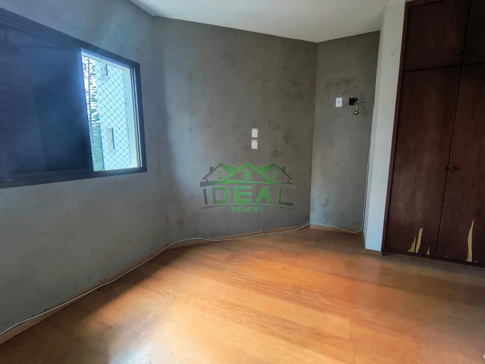 Apartamento a venda, Excelente Localização, 3 Dormitórios sendo 1 suíte, 2 vagas de garagem