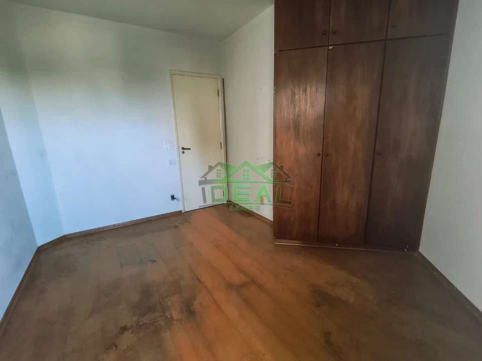 Apartamento a venda, Excelente Localização, 3 Dormitórios sendo 1 suíte, 2 vagas de garagem