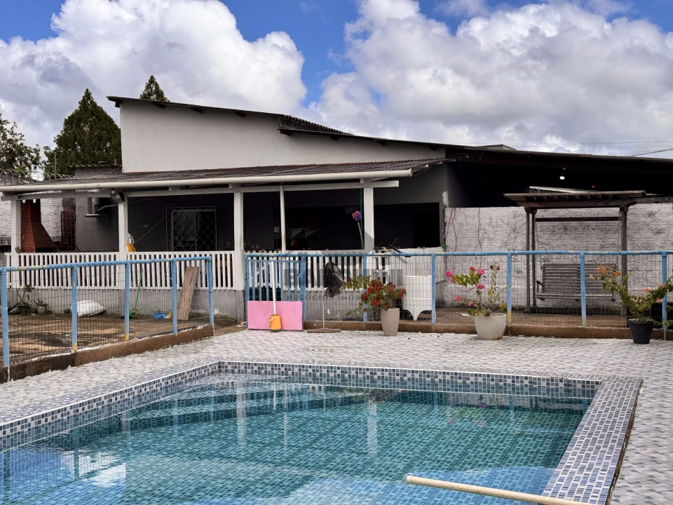 Venda De Casa Com Piscina Em Esquina Bem Localizada No Bairro São Cristóvão