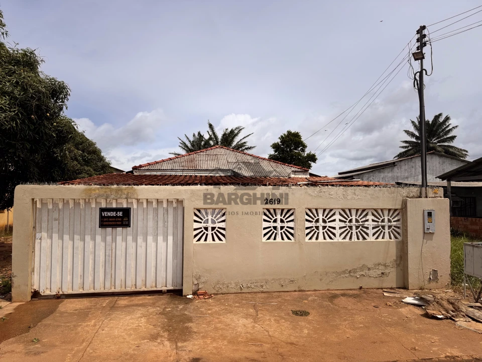 Venda De Casa Com 03 Quartos No Bairro São Pedro