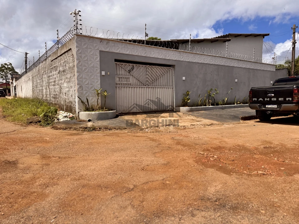 Venda De Casa Com Piscina Em Esquina Bem Localizada No Bairro São Cristóvão