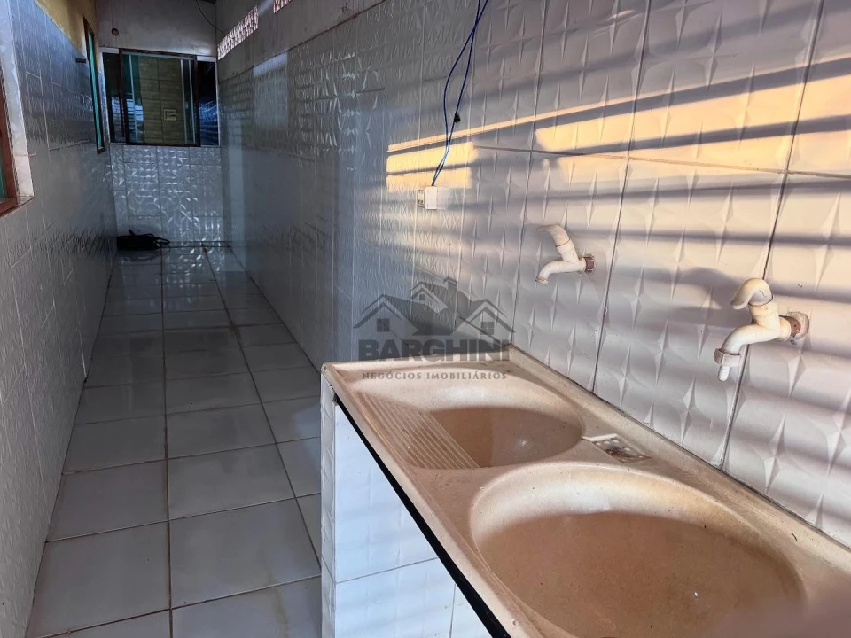 Venda De Casa Com 03 Quartos No Bairro São Pedro