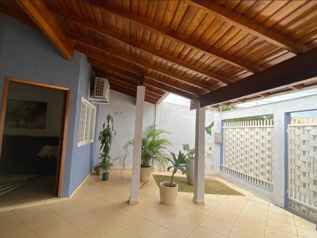 Imagens do imóveis Casa à venda próxima ao aeroporto em Londrina