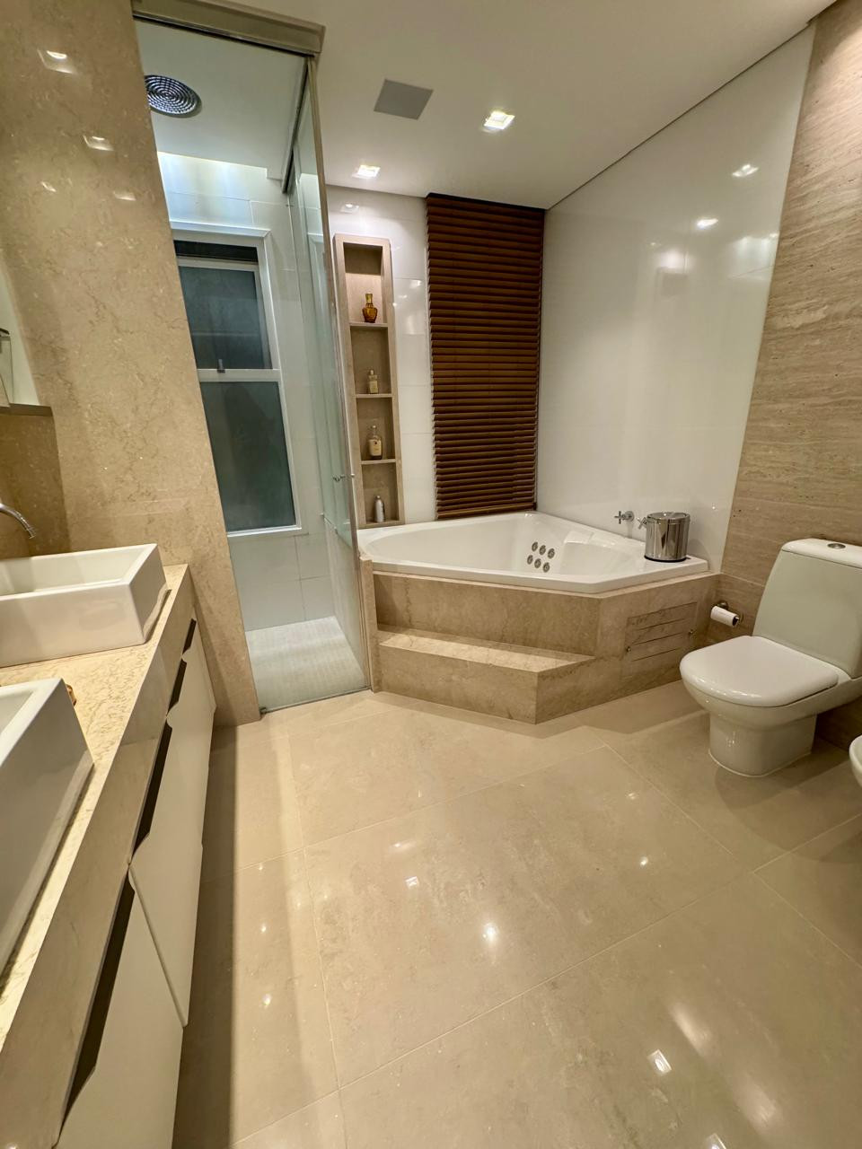 Imagens do imóveis Apartamento á Venda no Edifício Torre Alicante