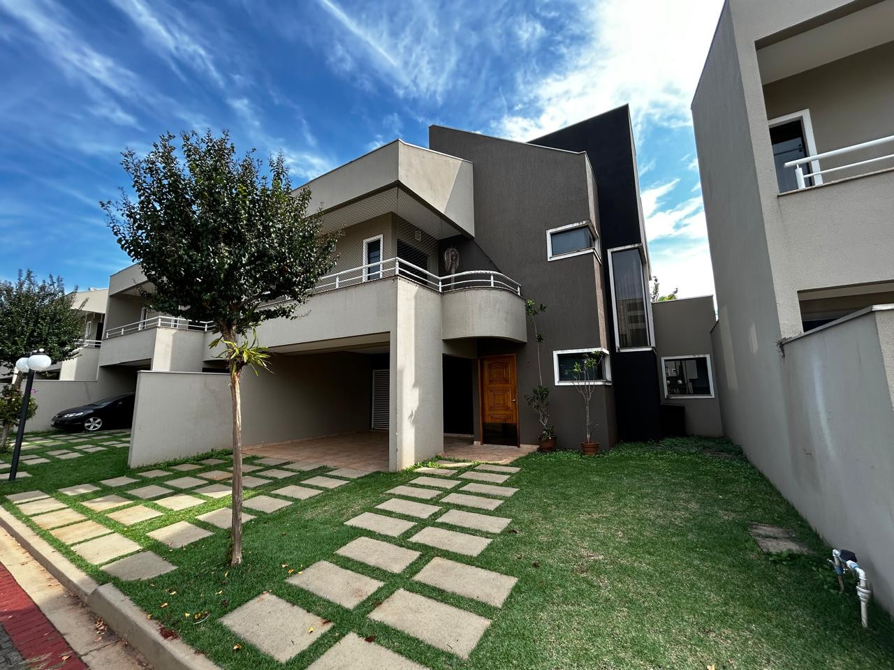 Casa  em Condomínio próximo ao centro -  Vila Santana