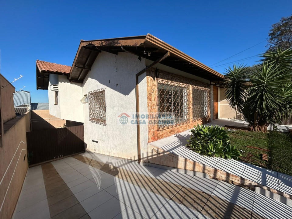 Casa com Piscina - Pq Sella
