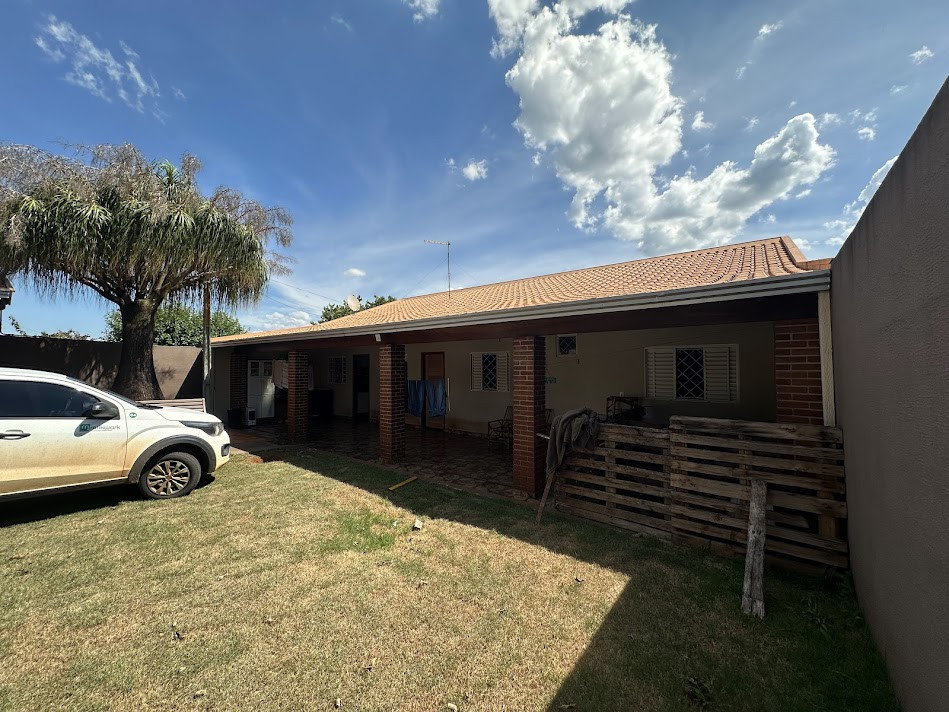 Casa com belo espaço na frente