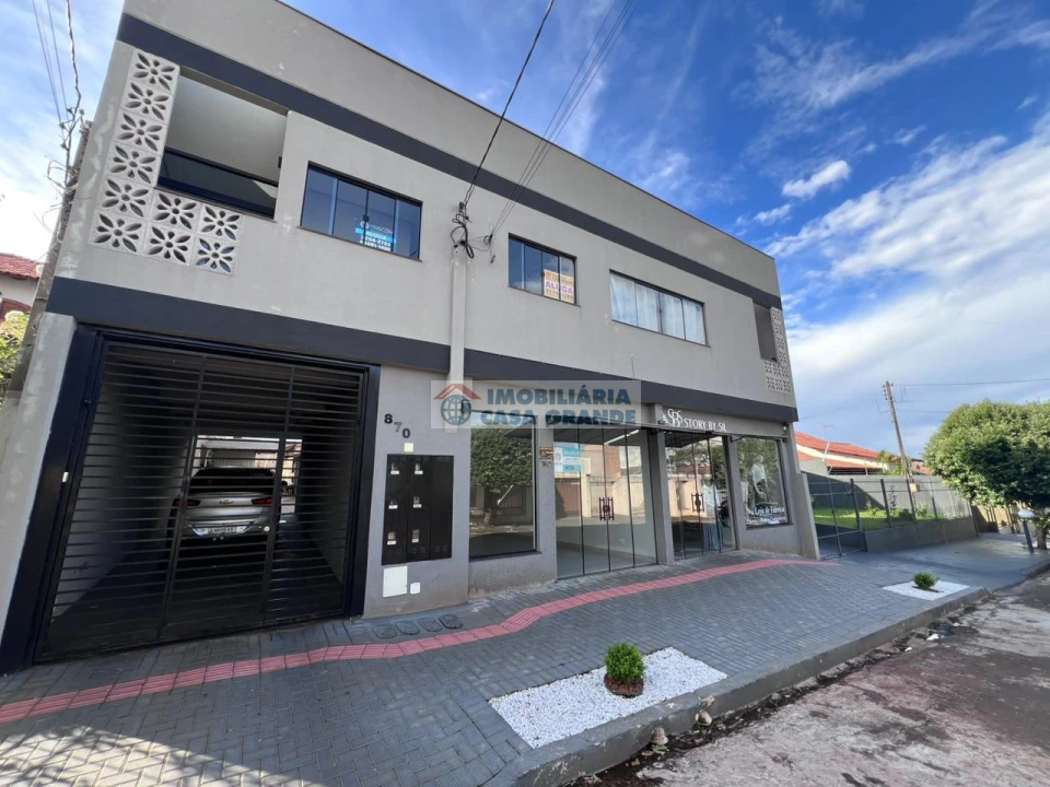 Apartamento sobreloja - Centro