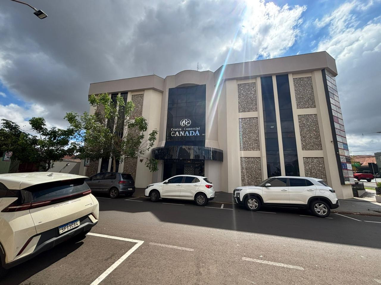 Rua Holanda, 263 - Sala 206 - Centro - Comercial Canadá