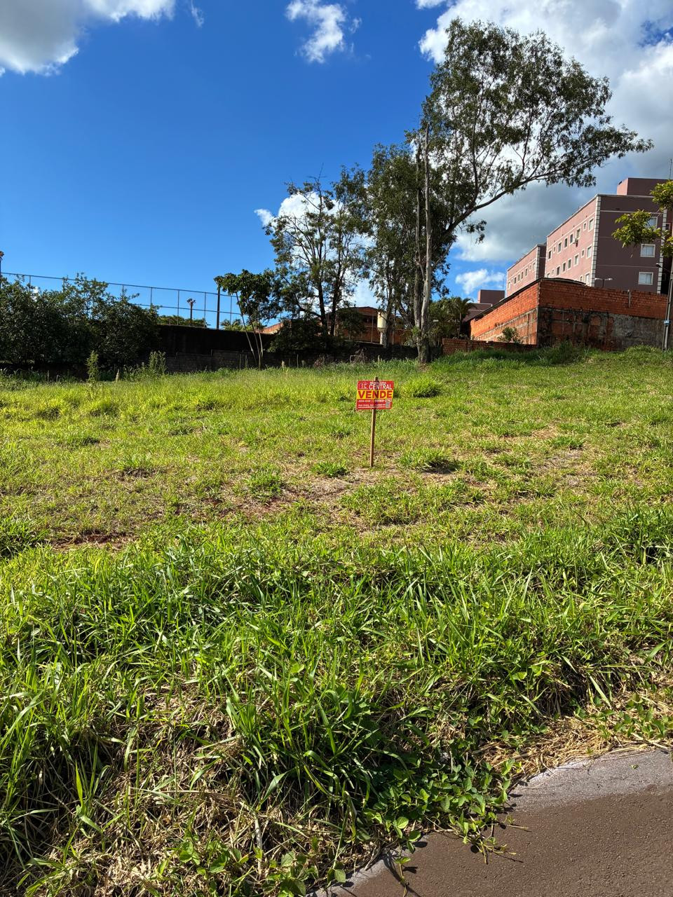 TERRENOS NO JARDIM ÁGUA DA ALIANÇA