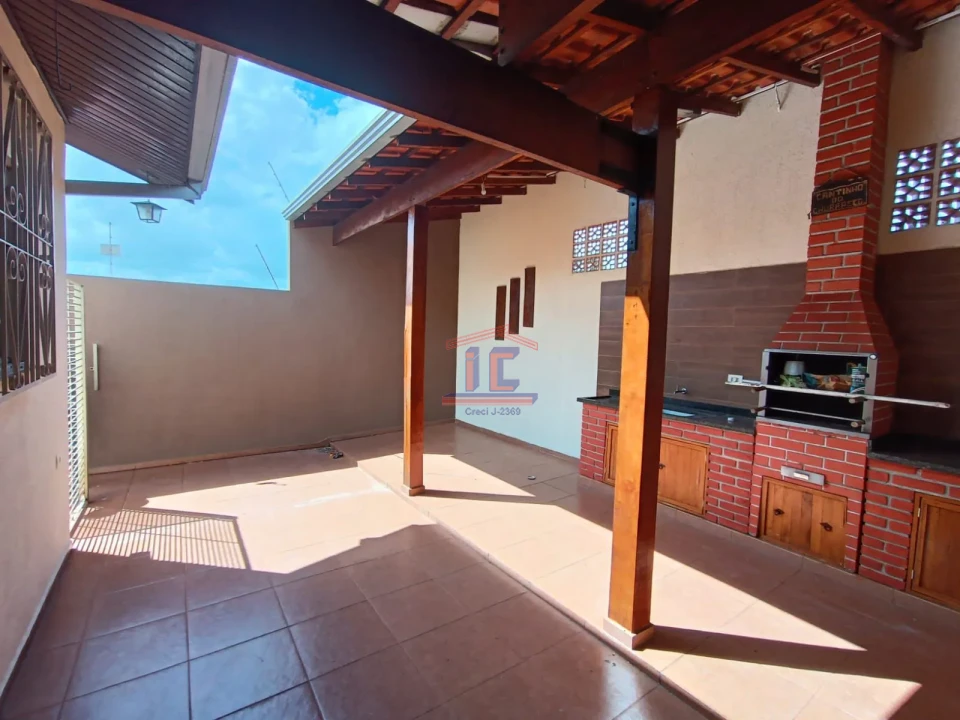 Imagens do imóveis CASA COM O2 QUARTOS