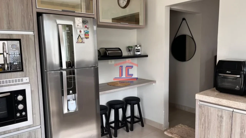 CASA À VENDA – 3 QUARTOS, SUÍTE, CLOSET E ÁREA EXTERNA COMPLETA