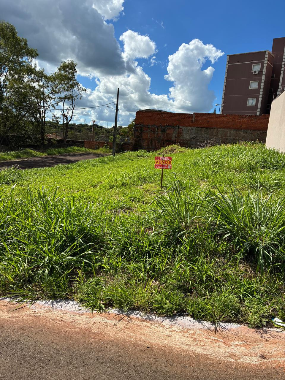 TERRENOS  NO JARDIM ÁGUA DA ALIANÇA