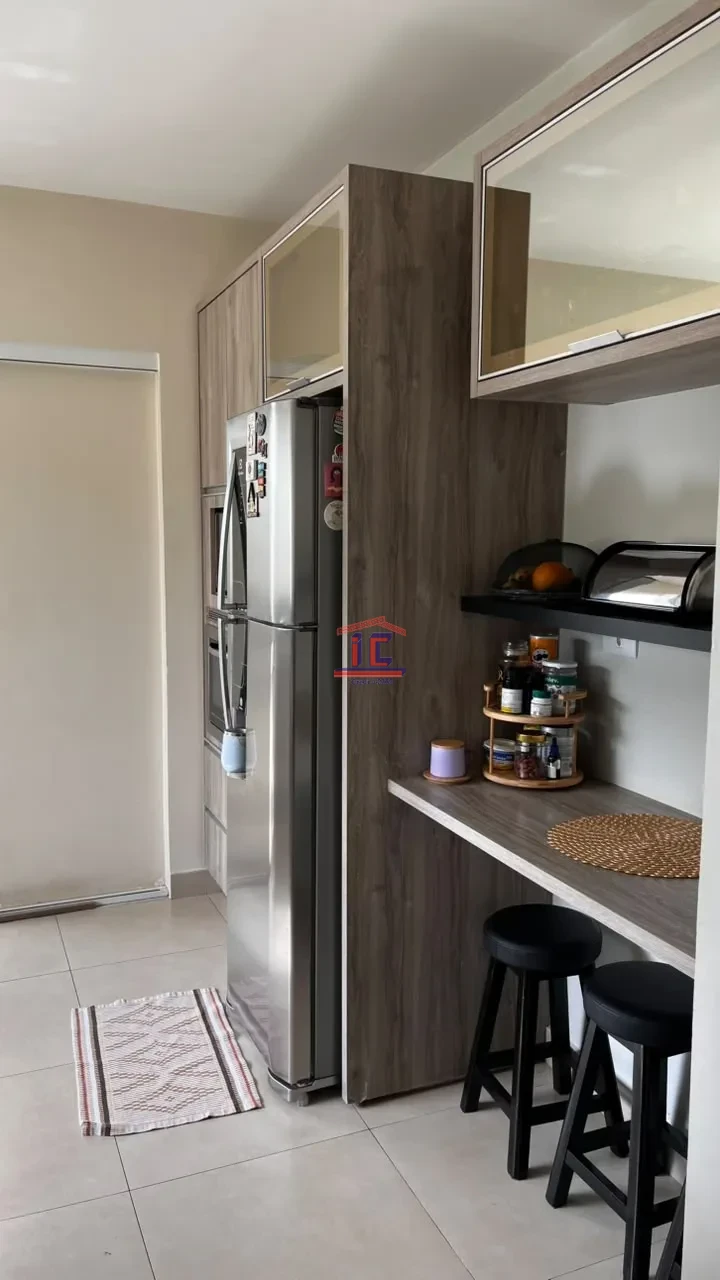 CASA À VENDA – 3 QUARTOS, SUÍTE, CLOSET E ÁREA EXTERNA COMPLETA
