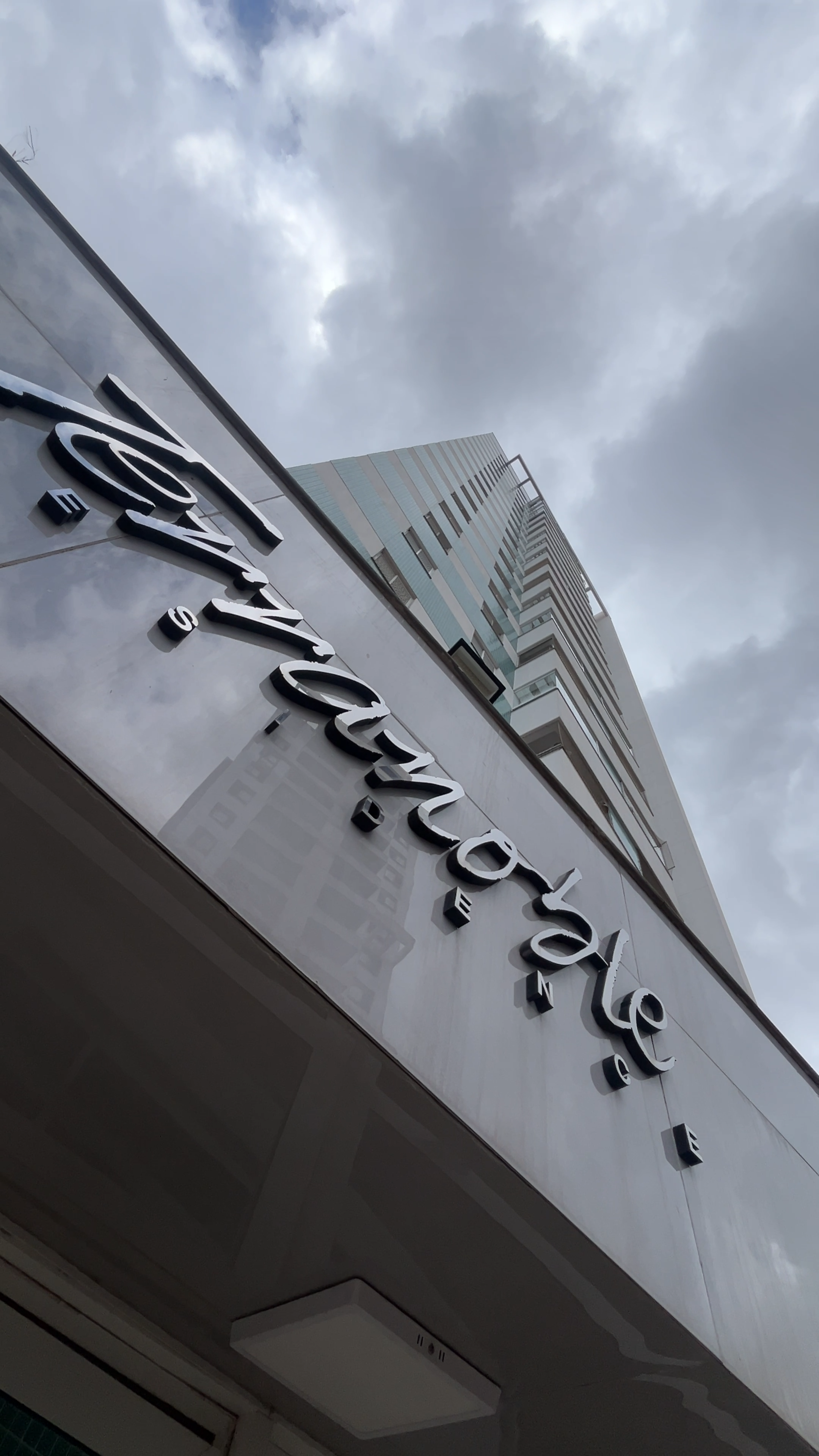 APARTAMENTO Á VENDA AO LADO DO LAGO IGAPÓ