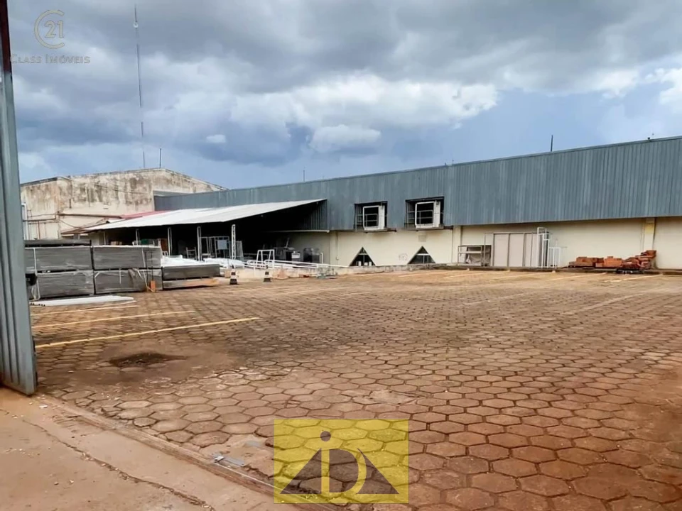 BARRACÃO COMERCIAL AV. TIRADENTES