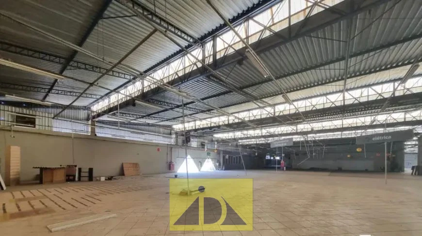 BARRACÃO COMERCIAL AV. TIRADENTES