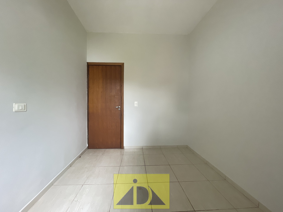 CASA  A VENDA BERNARDO TRINDADE