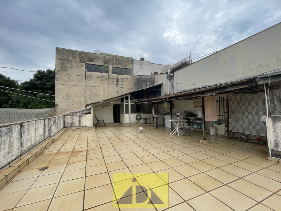 SOBRADO A VENDA BANCÁRIOS