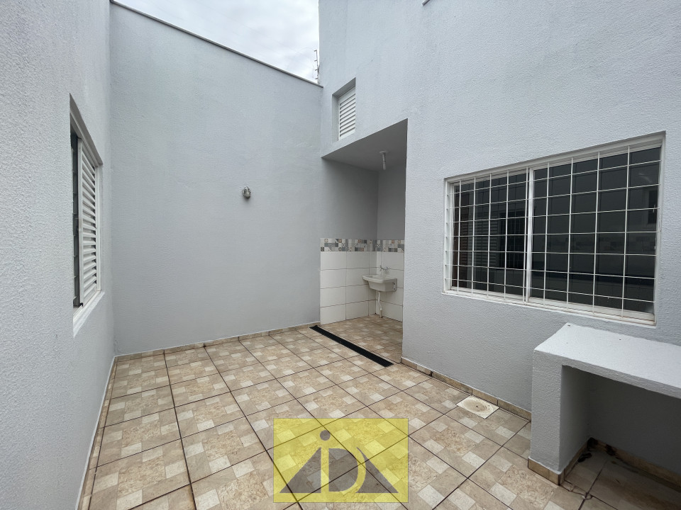 CASA  A VENDA BERNARDO TRINDADE