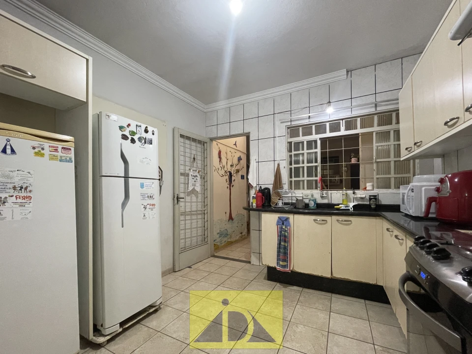 SOBRADO A VENDA BANCÁRIOS